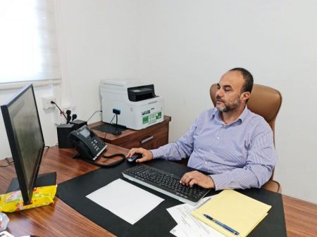 رئيس مجلس جسر الزرقاء يتوجه لوزير الأمن الداخلي مطالبًا إياه بإبطال المخالفات لسكان القرية 