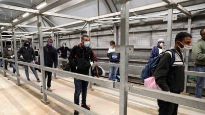 اسرائيل: المبيت للعمال واجراءات لحملة التصاريح