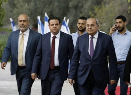  اقتراح قانون لاعادة اعتبار اللغة العربية لغة رسمية 