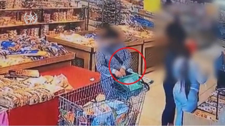 القبض على امرأتين من سكان الرملة واللد بتهمة سرقة أموال من كبار السن