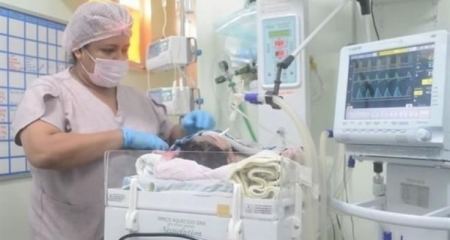 صورة بـ"ولادة مبكرة".. امرأة تلد طفلاً عملاقاً في البرازيل