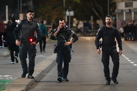 القبض على رجل من سخنين في مدينة الطيبة بشبهة الاحتيال بملايين الشواقل