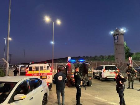 من بينهم طفلة : استشهاد 3 فلسطينيين عند حاجز بيت اكسا شمال غرب القدس