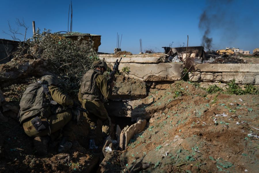 الجيش الاسرائيلي يُقر بمقتل 21 جندياً وسط قطاع غزة