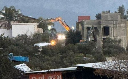 هدم منزلين قيد الانشاء في الزرازير