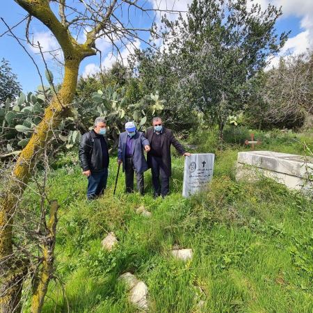 للمرة الاولى منذ تهجير معلول: جاد سالم يزور قبر أخيه برفقة النائب جبارين