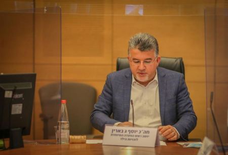 بعد تدخل النائب جبارين: السماح للطلاب العرب بتقديم مقترحات البحث باللغة العربية