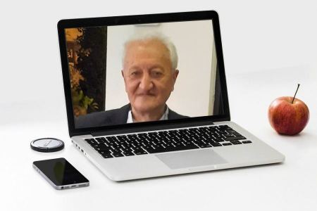 الشِّعرُ يحلو صامدًا