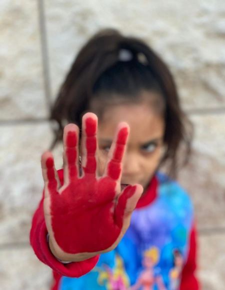 رسالة من الطفة لين مهند حسن من المشهد للمجتع العربي | فيديو