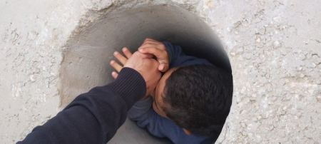 دالية الكرمل: تخليص طفل علق داخل مكعب اسمنتيّ