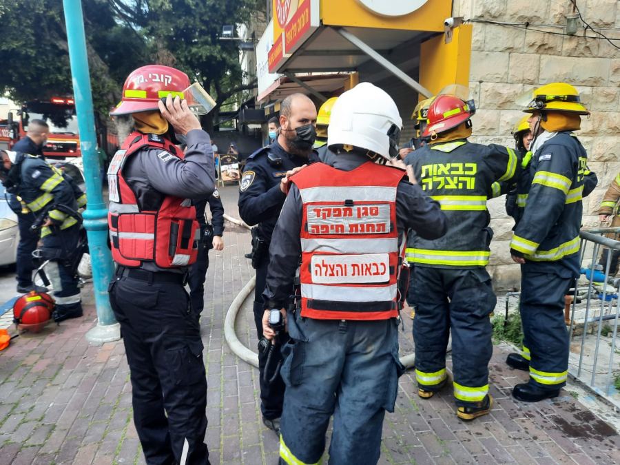 حيفا: تخليص عالقين من شقة سكنية جرّاء اندلاع حريق