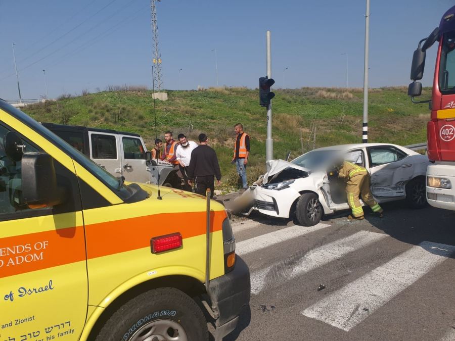 تخليص عالقة جراء حادث طرق في مفرق يشاي