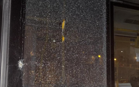 رهط: هروب مركبة من اطلاق نار واصطدامها بحافلة ركاب