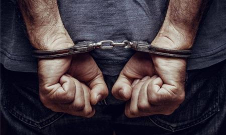 الكشف عن سرقات بمئات آلاف النقود من 14 منزلاً شرقي الخليل
