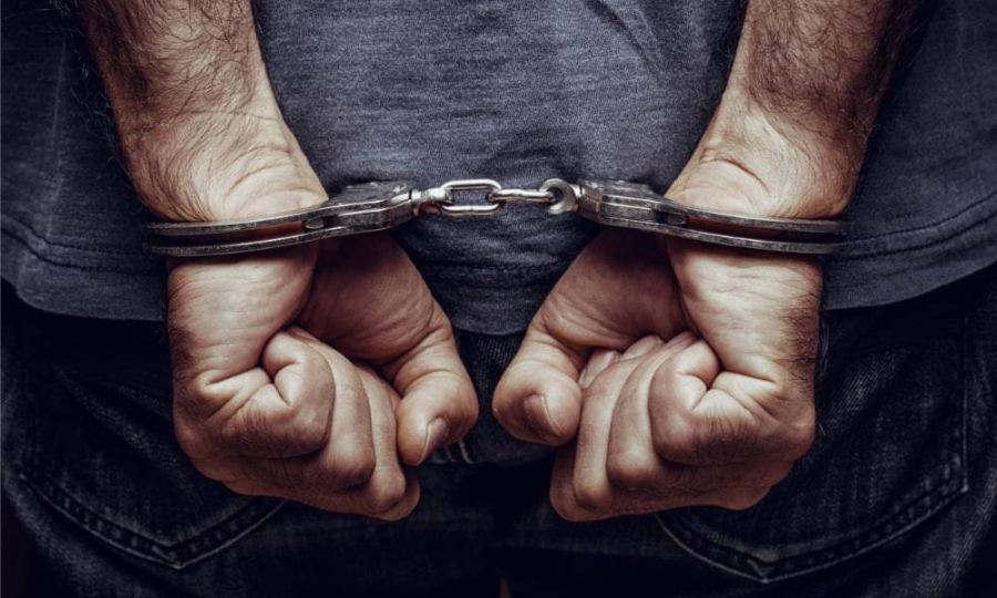 الكشف عن سرقات بمئات آلاف النقود من 14 منزلاً شرقي الخليل