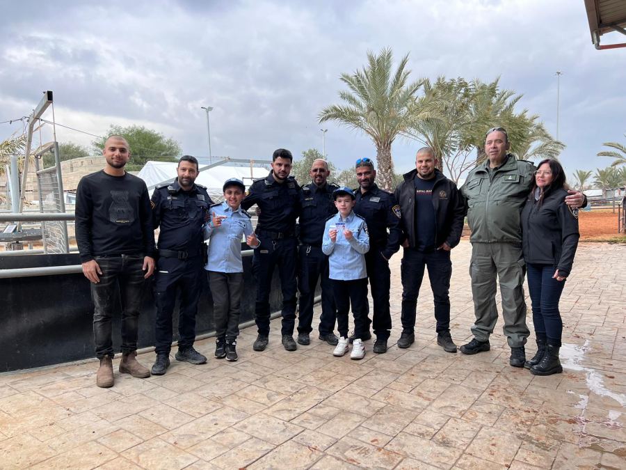 توثيق- شرطة كفرقاسم تحقق حلم طفلين من ذوي الإحتياجات الخاصة من كفر برا