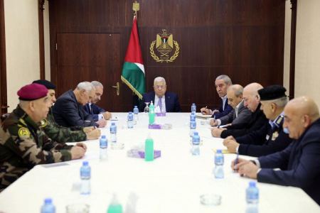 تنديد فلسطيني واسع بشأن نيَّة السلطة المشاركة في اجتماع أمني مع إسرائيل بالأردن