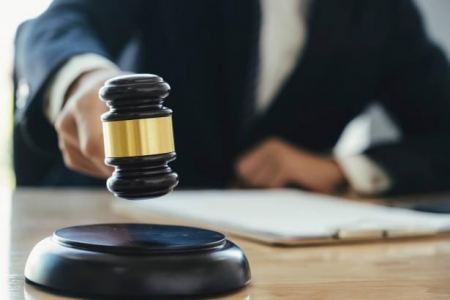 الاشتباه بفتى بارتكاب أعمال مشينة بحق 23 فتاة قاصرة