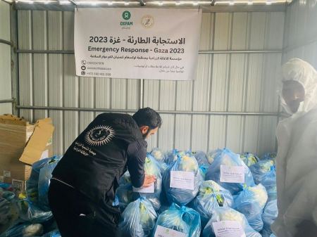 الإغاثة الزراعية تشرع بتوزيع 1000 طرد خضار طازجة على الاسر النازحة في مواصي خانيونس