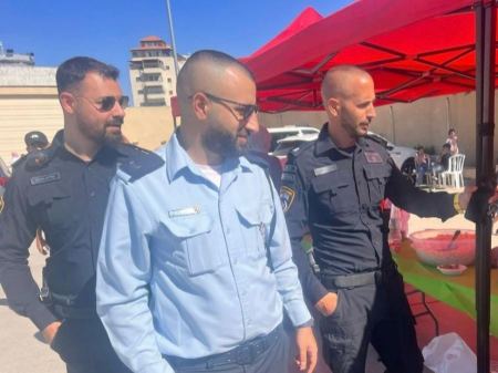 القدس : دورة فنية للفتيات من سكان مخيم شعفاط برعاية شرطة اسرائيل