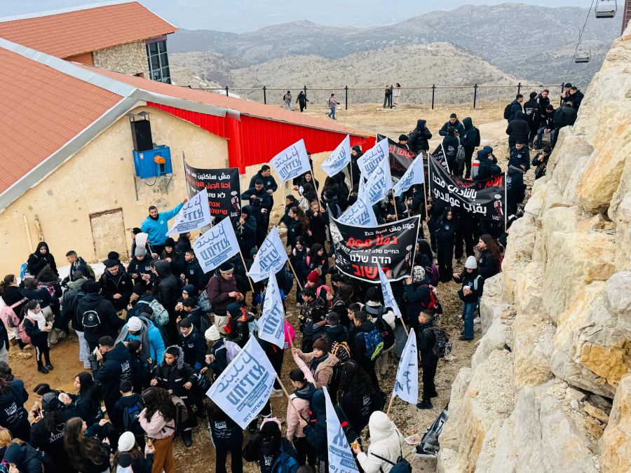  آلاف الشبان العرب يتظاهرون ضد العنف في المجتمع العربي