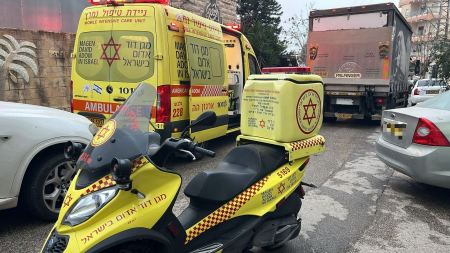 إصابتان منفصلتان لراكبي دراجات كهربائية في قلنسوة والطيرة