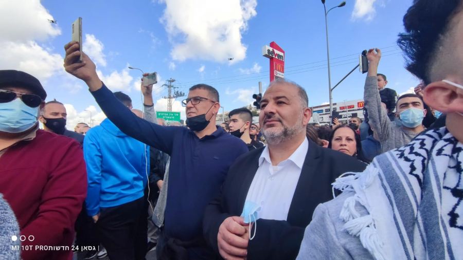 منصور عباس: من تهجم علي هم قلة تنتمي للأحزاب المنافسة من خارج أم الفحم ولا علاقة لأهل أم الفحم الشرفاء بالموضوع