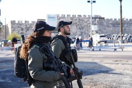 القبض على مشتبه قام بتهديد زوجتة بواسطة سكين في القدس
