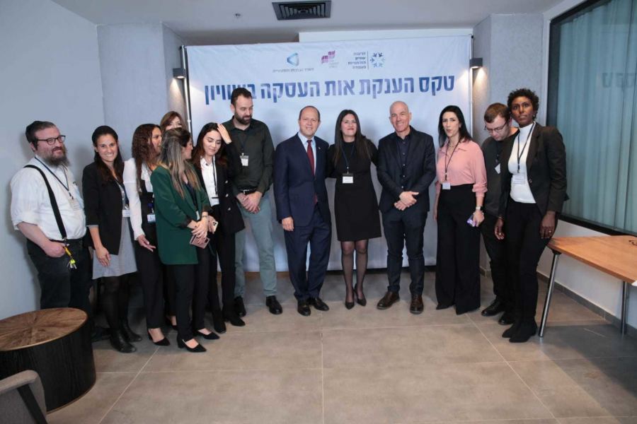 جائزة المساواة في التشغيل لعام 2022 لأرباب العمل الذين برزوا في دمج وتعزيز النساء: