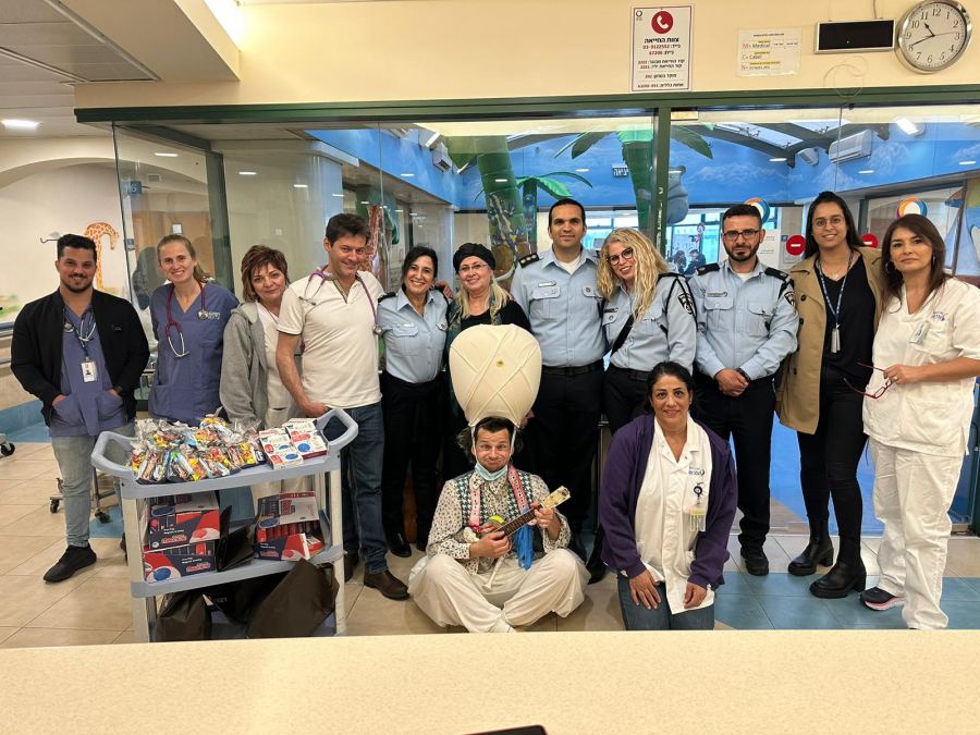 بيوم الأعمال الخيرية : الشرطة تشارك باسعاد الأطفال في مستشفى هيلل يافي