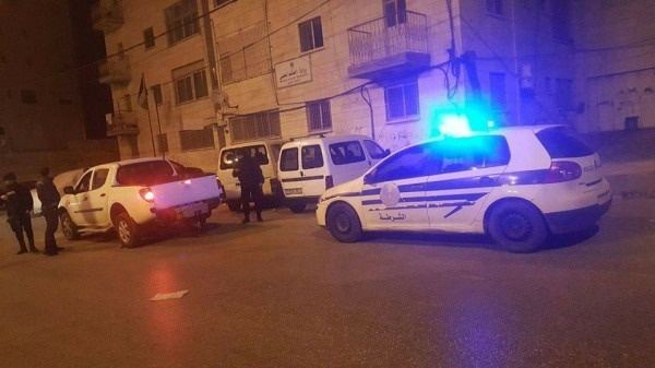 الخليل.. إصابة أحد ضباط 