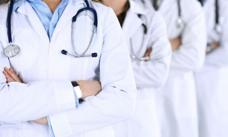 اسرائيل : تقصير مناوبات الأطبّاء والطبيبات المتدرّبين 
