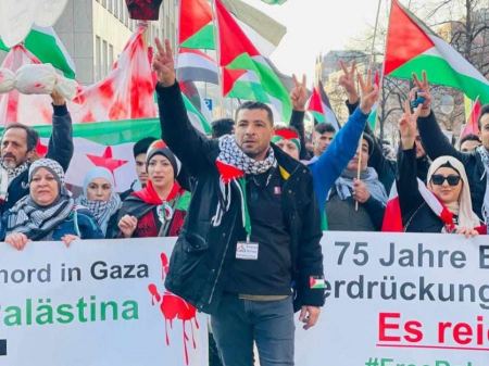 الجالية الفلسطينية في مدينة بريمن الألمانية تنظم مسيرة حاشدة تضامنا مع شعبنا الفلسطيني في غزة