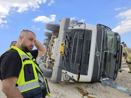 سقوط شظايا صاروخية في بني براك وبيتح تكفا وحادثين في رخسيم وعراد