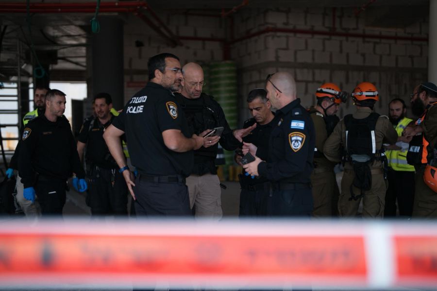 سقوط شظايا صاروخية وحرائق في عدة مناطق.. وفاة عامل وإصابات في حوادث منفصلة