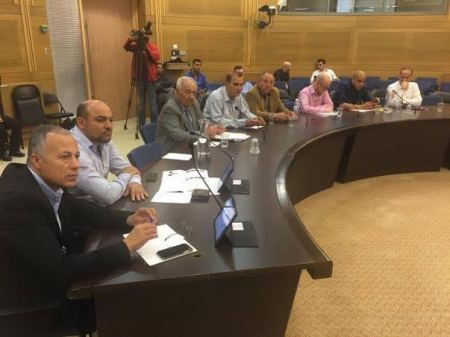 النائبان غنايم وحاج يحيى يشاركان في جلسة الاقتصاد التي بحثت التمييز ضد وكلاء التأمين العرب