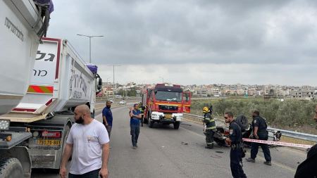 بالفيديو: إصابة شاب من قلنسوة بجراح خطيرة بحادث طرق