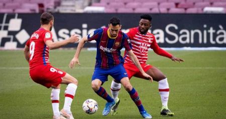 غرناطة يُطيح ببرشلونة في معقله ويحرمه من صدارة الليغا