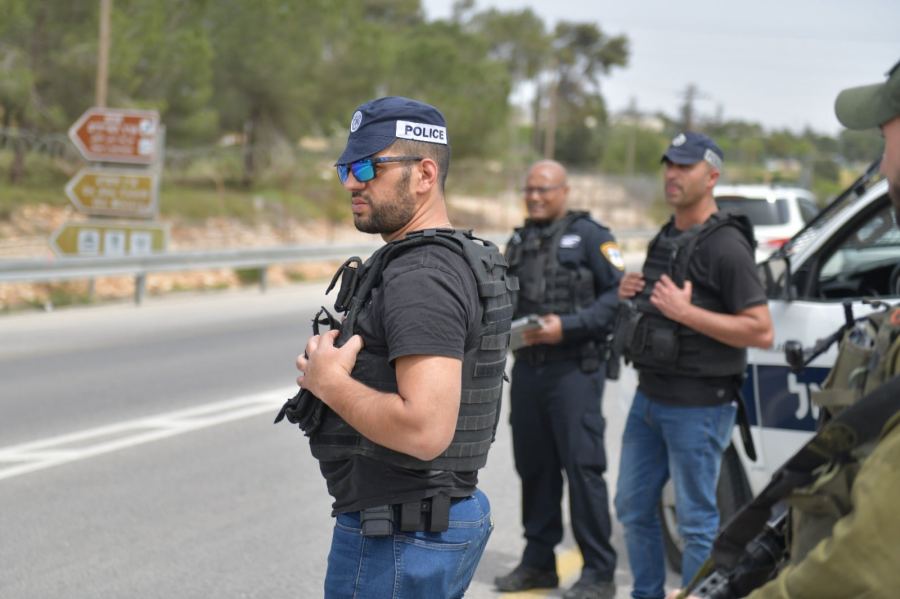 إلقاء القبض على 11 مشتبهًا بهم بالضلوع في حوادث إطلاق نار في مدينة رهط وضبط أسلحة