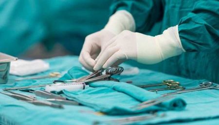 دعوى إهمال طبي؛ خضعت لثلاث عمليات وفقدت النظر في إحدى عينيها