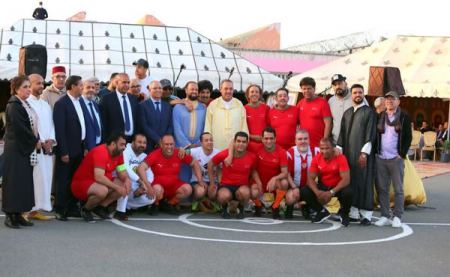 سعيد قيلش يجمع فنانين ورياضيين بنزلاء عين علي مومن بسطات