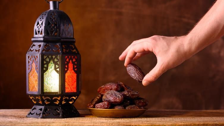 هل يرخص للحامل والمرضع بالإفطار ؟
