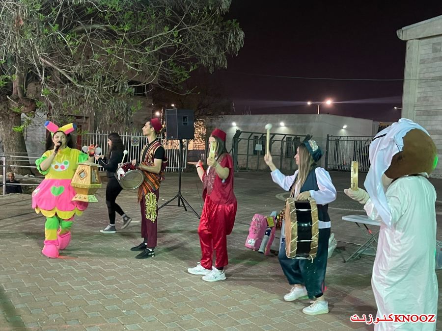 استمرار احتفالات ليالي رمضان للاطفال وذويهم على مدرجات المسرح البلدي في مدينة الطيرة