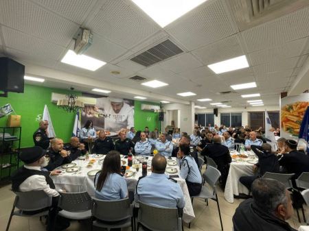  آفي بيتون : مأدبة إفطار رمضانية لافراد الشرطة المسلمين ووجهاء من منطقة المركز