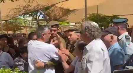 مشاهد غير مسبوقة إسرائيليًا تؤكد مدى الانقسام