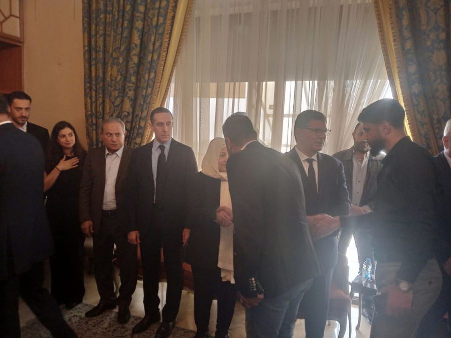 رئيس الجالية الفلسطينية في مدينة بريمن الألمانية سامر بلال اصلان يقدم واجب العزاء بوفاة أبو نادر الحريري