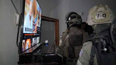 مخالفات الدخول لاسرائيل ومخالفات مرورية وانتحال شخصية وتهريب مخدرات بالقدس وحيفا والضفة