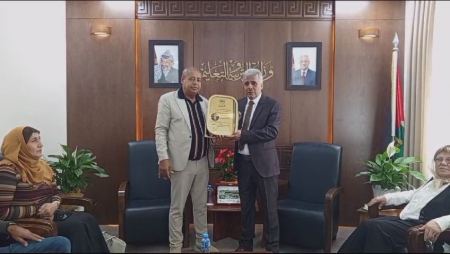 مستوى " تبارك وتهنئ د.امجد برهم بمناسبة توليه منصب وزير التعليم العالي بمناطق السلطة الفلسطينية 