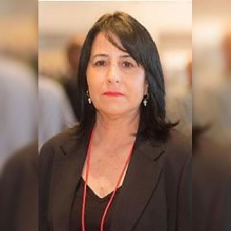 تمّ منح د.أورنا سمحون لاستلام جائزة "عزيزة مفوضية خدمات الدولة".