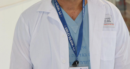 لأول مرة، عملية جراحية للأوتار الصوتية بالليزر في قسم الأنف والأذن والحنجرة على يد د. تيسير بشارة